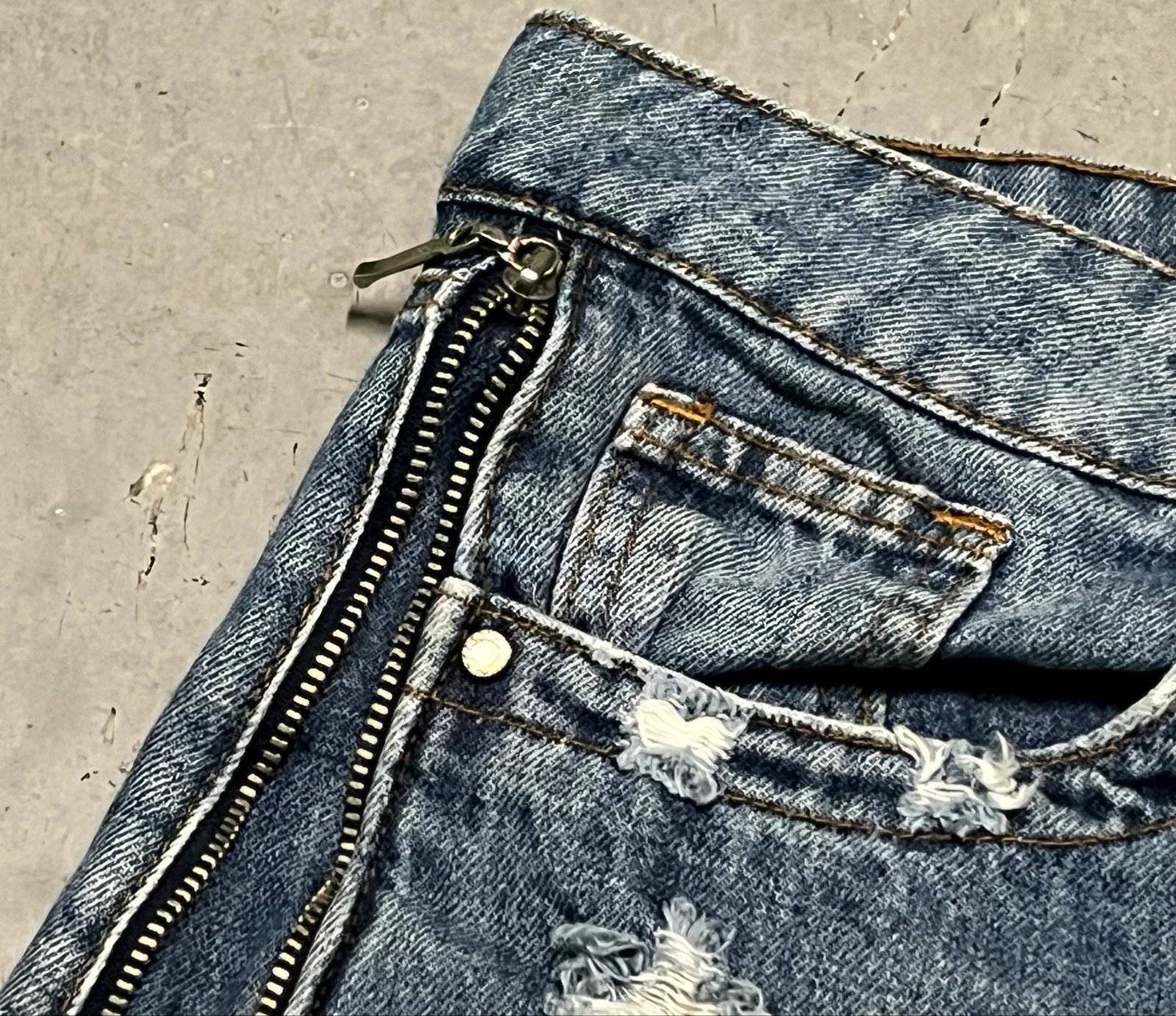 Shorts vaqueros cremalleras laterales  – photo 9